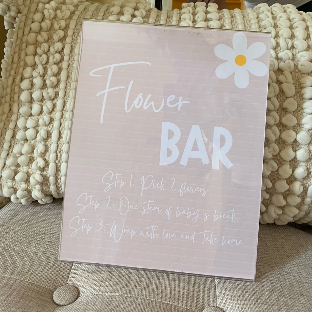 ☀️SUMMER CLEARANCE ITEM☀️Daisy Design sign in clear stand/frame 8x10 NEW